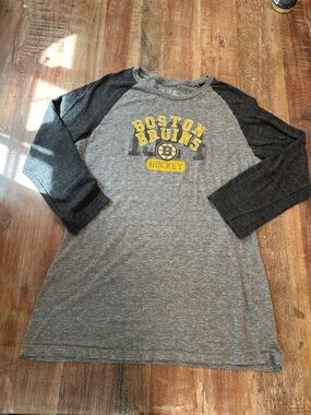 Touch by Alyssa Milano Boston Bruins Gray and Black Raglan Long Sleeve Tee